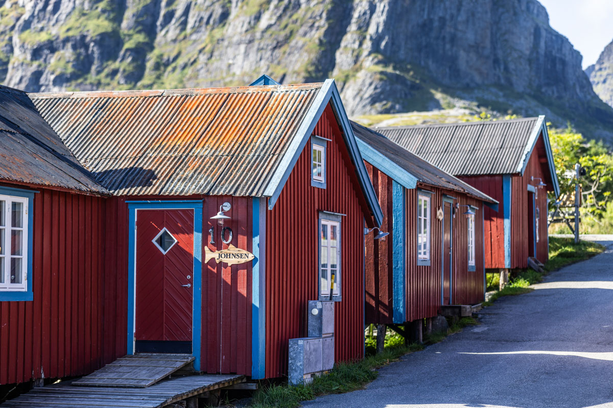 Autentiske rorbuer i vakker natur